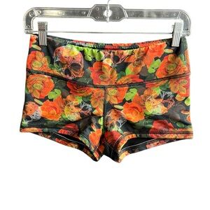 Fleo S black floral skull print shorts